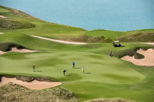 Golfbana vid havet