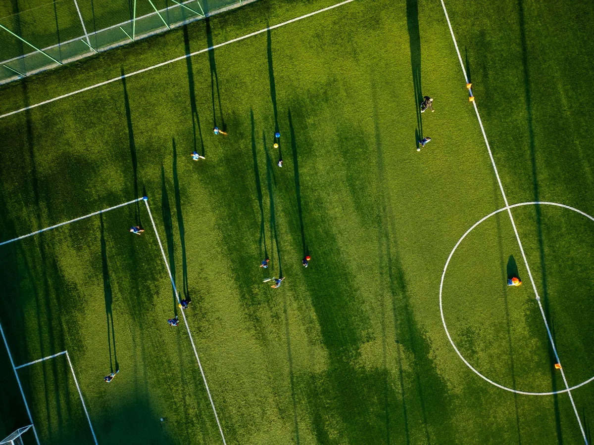 Flygbild över fotbollsplan
