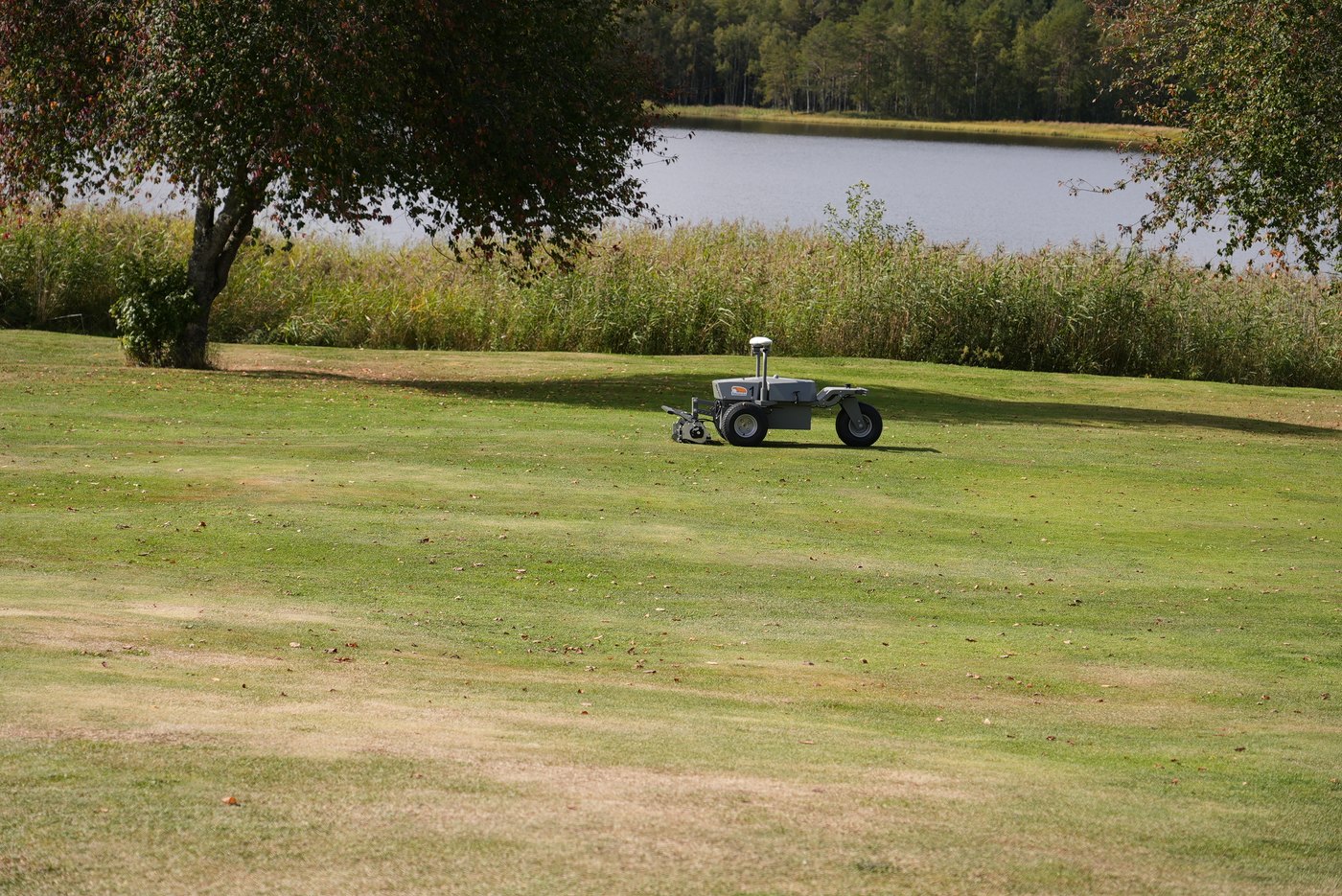 FJD RCM01 klipper fairway nära vattnet på Hedemora Golfklubb