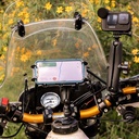 RAM Quick-Grip XL telefonhållare monterad på motorcykel med telefon i