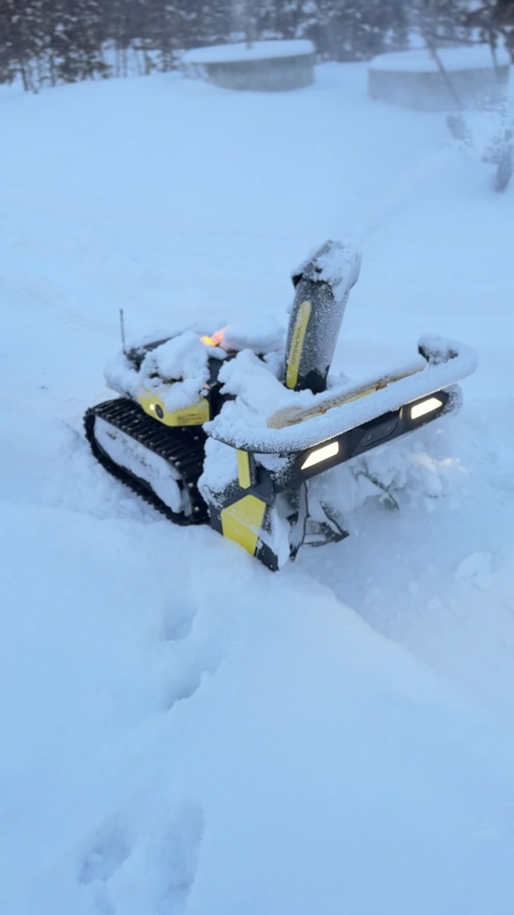 Nortec Explore X1 snöslunga utkast och band sett från sidan