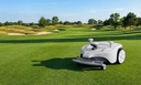FJD Titan robotgräsklippare på golfbana fairway