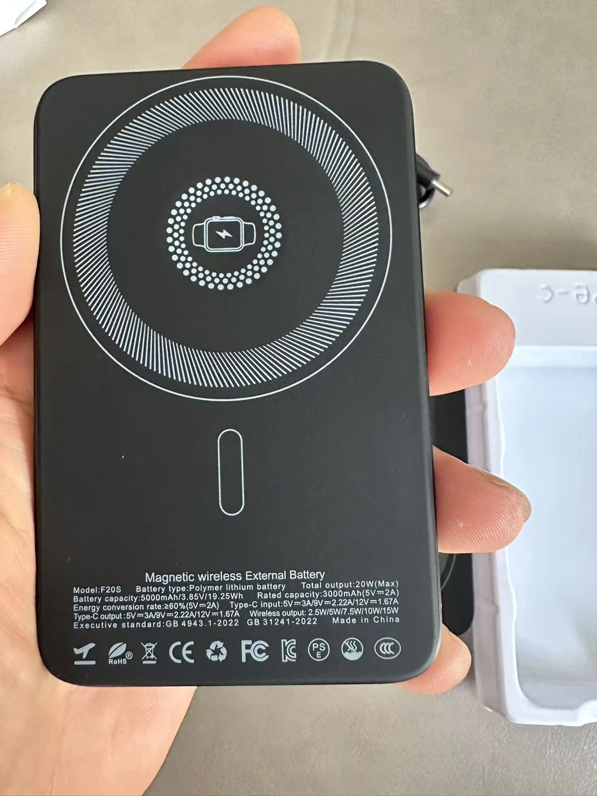 RoboService Powerbank 5000mAh magnetisk laddare eget tryck - baksida med specifikationer