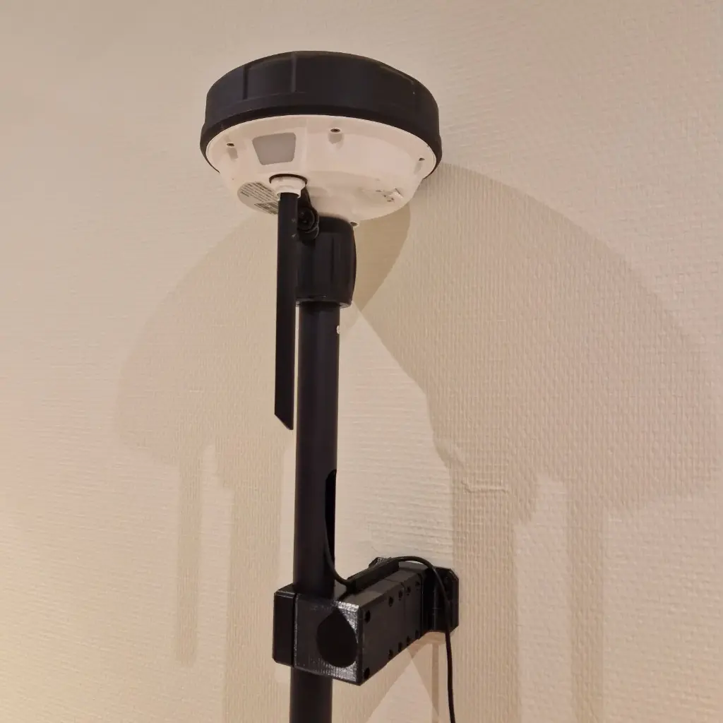 [68072-3D] RoboService Fäste för RTK-antenn V2 – För LUBA 2 X-serien &amp; YUKA